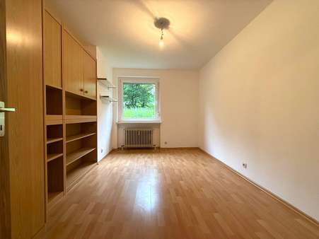 Zimmer 2 - Erdgeschosswohnung in 96450 Coburg mit 101m² kaufen