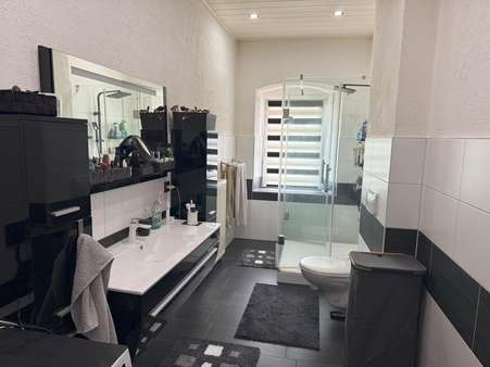 Bad Bad - Etagenwohnung in 95028 Hof mit 138m² kaufen