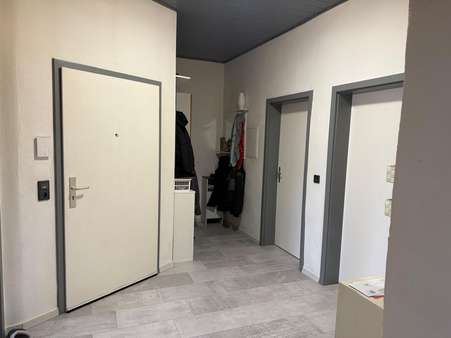 Eingang / Flur Eingang / Flur - Etagenwohnung in 95028 Hof mit 138m² kaufen