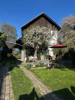 Einfahrt Einfahrt - Bauernhaus in 95194 Regnitzlosau mit 317m² kaufen