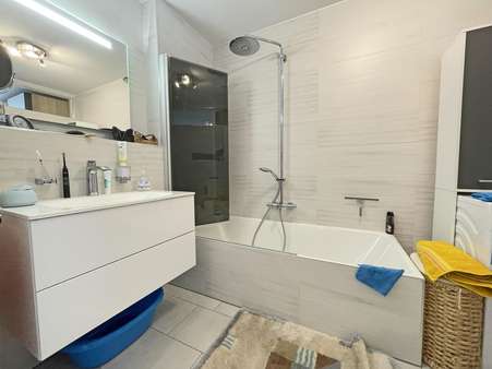 Badezimmer - Etagenwohnung in 93049 Regensburg mit 120m² kaufen