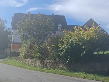 Charmantes Landwirtschaftliches Objekt mit Wohnhaus in ruhiger Lage von Döswitz


