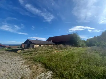 Charmantes Landwirtschaftliches Objekt mit Wohnhaus in ruhiger Lage von Döswitz

