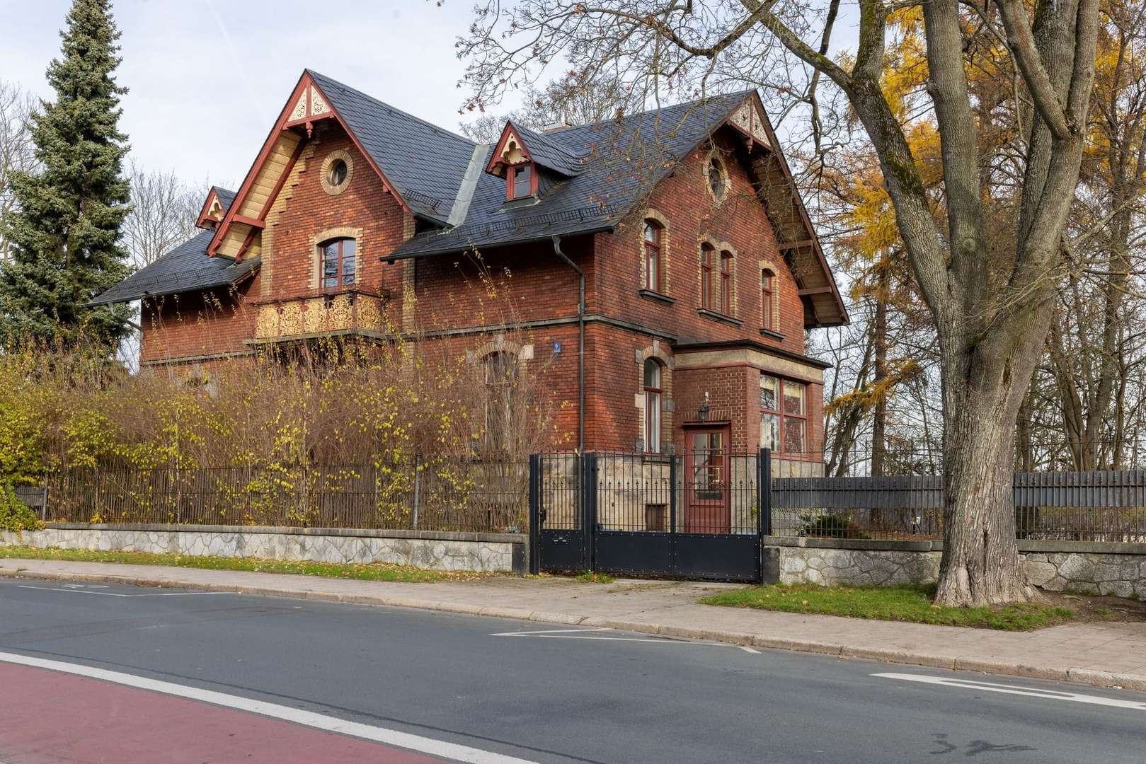 Villa in 95028 Hof mit 300m² kaufen