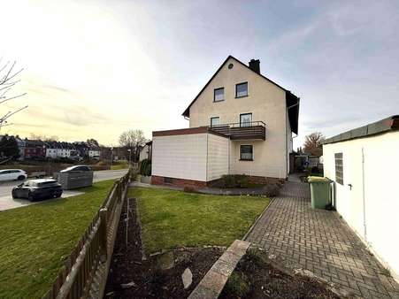 Seitenansicht - Mehrfamilienhaus in 95028 Hof mit 185m² kaufen