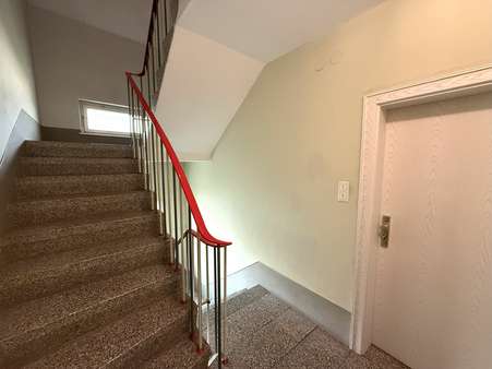 Treppenhaus - Mehrfamilienhaus in 95028 Hof mit 185m² kaufen