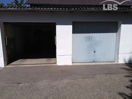 2 Garagen - Mehrfamilienhaus in 93055 Regensburg mit 240m² als Kapitalanlage kaufen