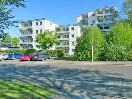 Hausansicht - Etagenwohnung in 92224 Amberg mit 97m² kaufen