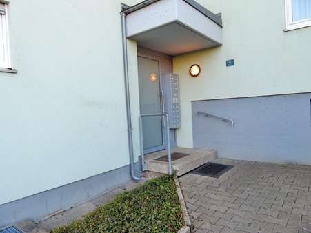 Hauseingang - Etagenwohnung in 92224 Amberg mit 97m² kaufen