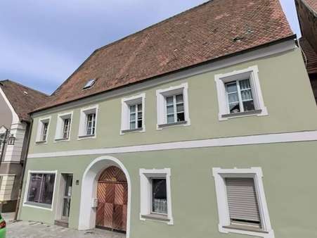 Hausansicht - Mehrfamilienhaus in 92237 Sulzbach-Rosenberg mit 222m² kaufen