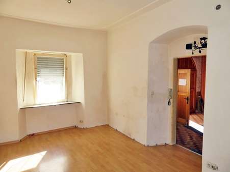 EG Apartment Wohnraum - Mehrfamilienhaus in 92237 Sulzbach-Rosenberg mit 222m² kaufen