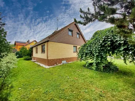 Einfamilienhaus mit Bungalow-Charakter und ausgebautem Dachgeschoss in Schmidgaden