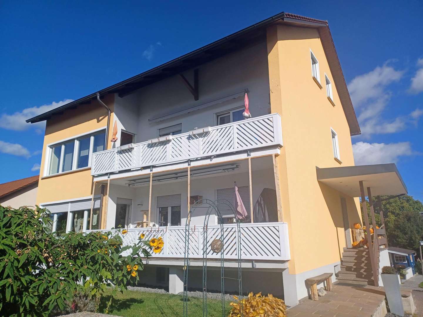 Frontansicht nah - Mehrfamilienhaus in 92421 Schwandorf mit 277m² kaufen