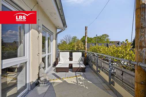 Außenterrasse im Dachgeschoss - Maisonette-Wohnung in 51375 Leverkusen mit 142m² kaufen
