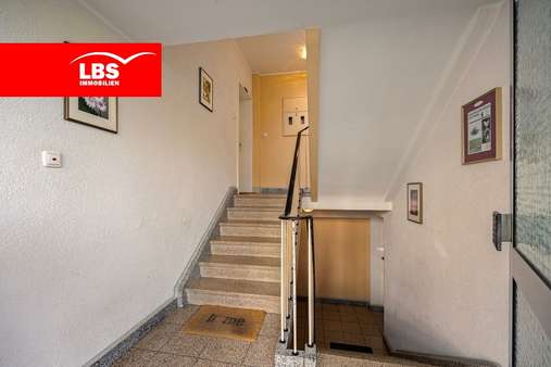 Treppenhaus - Etagenwohnung in 51377 Leverkusen mit 66m² kaufen