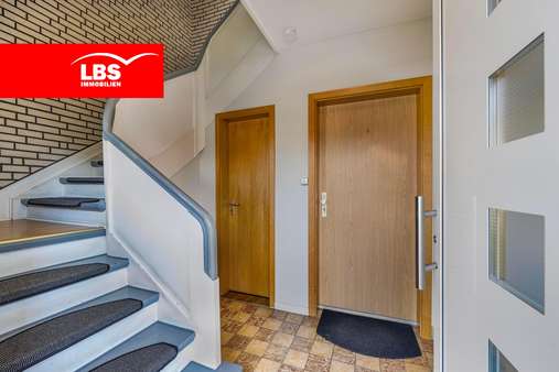 EG: Treppenhaus - Mehrfamilienhaus in 51379 Leverkusen mit 180m² kaufen