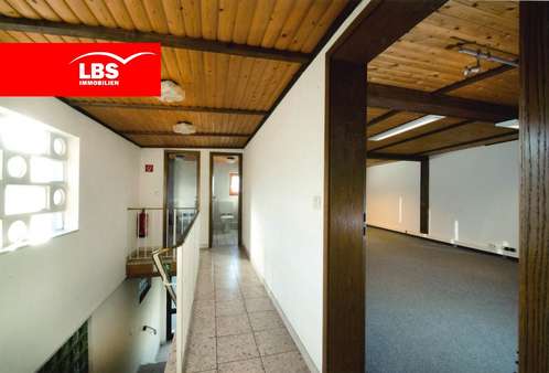 Treppenhaus Büroetage - Wohn- / Geschäftshaus in 42799 Leichlingen mit 333m² als Kapitalanlage günstig kaufen