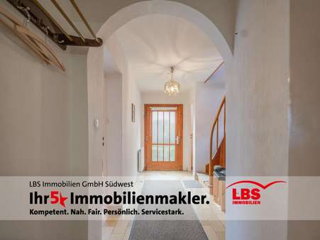 Flur Eingang Flur Eingang - Einfamilienhaus in 55129 Mainz mit 120m² kaufen