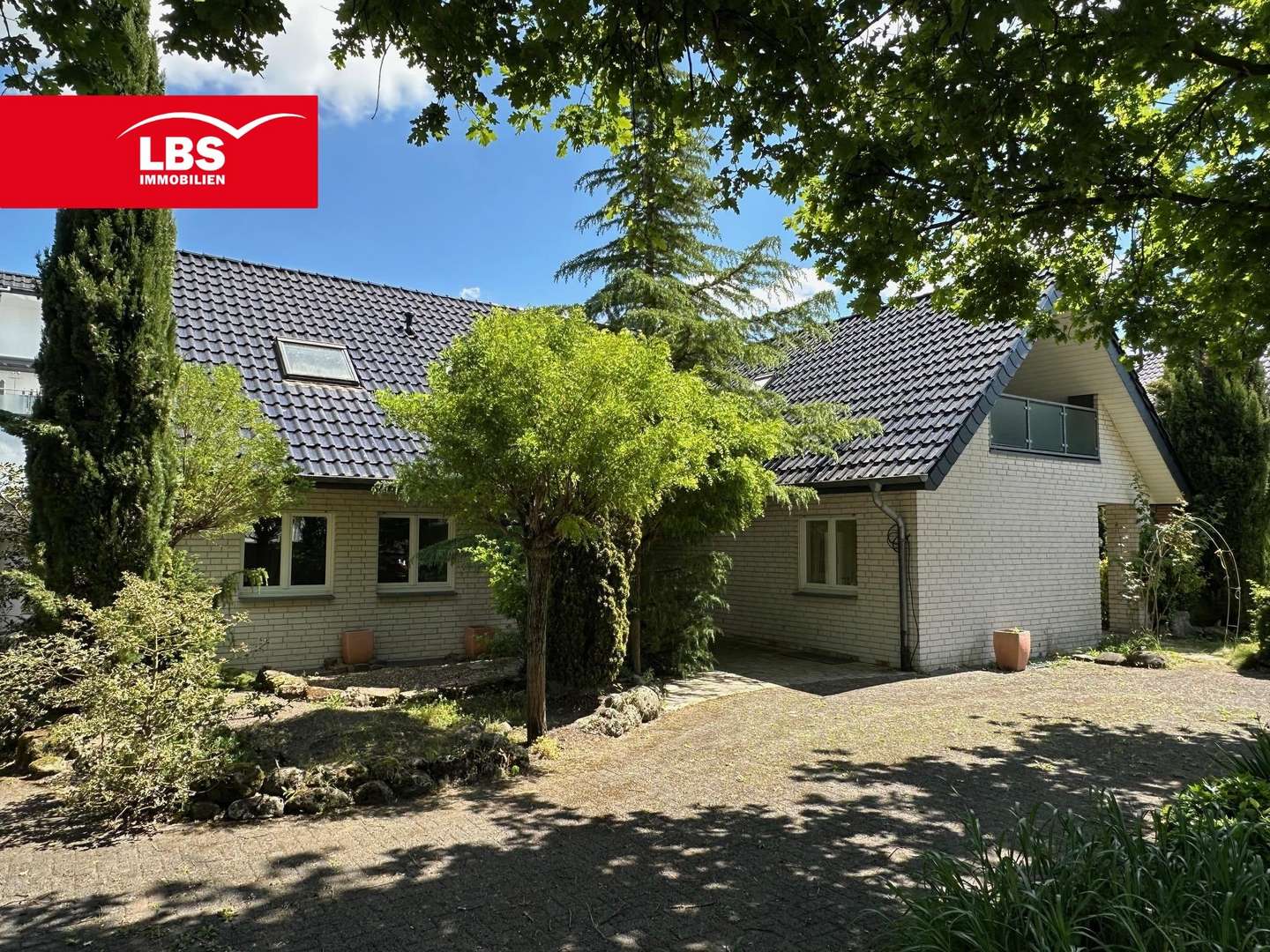 Straßenansicht Straßenansicht - Einfamilienhaus in 59556 Lippstadt mit 161m² kaufen