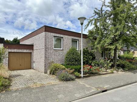 Straßenansicht - Einfamilienhaus in 48159 Münster mit 186m² kaufen