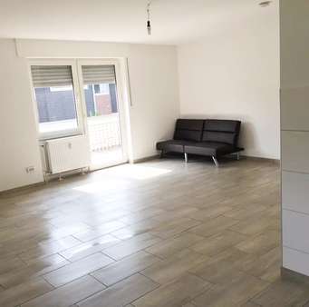Blick in Wohnbereich - Etagenwohnung in 48153 Münster mit 80m² günstig kaufen