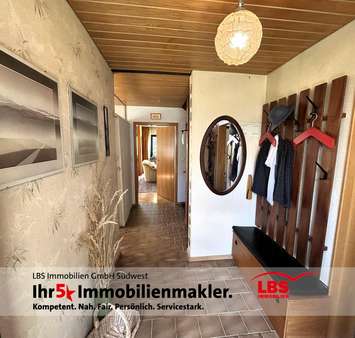 Schöner Flur mit Garderobe - Doppelhaushälfte in 70771 Leinfelden-Echterdingen mit 137m² kaufen
