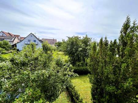 Schöner Blick vom Balkon Schöner Blick vom Balkon - Etagenwohnung in 70794 Filderstadt mit 97m² kaufen