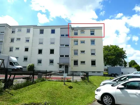 In zentrale Lage! Drei Zimmer mit Balkon und Stellplatz - vermietet