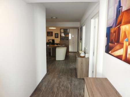 Flur zu den Praxisräumen - Büro in 88630 Pfullendorf mit 124m² als Kapitalanlage kaufen