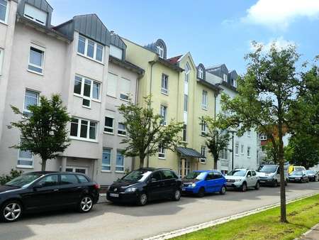 Gesamtansicht mit Eingang - Etagenwohnung in 88630 Pfullendorf mit 52m² als Kapitalanlage kaufen