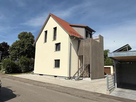 Eingangsbereich mit Parkmöglichkeiten Eingangsbereich mit Parkmöglichkeiten - Dachgeschosswohnung in 88696 Owingen mit 78m² kaufen