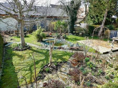 Gartenparadies mit Teich Gartenparadies mit Teich - Mehrfamilienhaus in 88630 Pfullendorf mit 214m² als Kapitalanlage kaufen