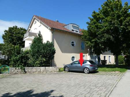 Außenstellplatz am Haus - Erdgeschosswohnung in 88630 Pfullendorf mit 82m² als Kapitalanlage kaufen