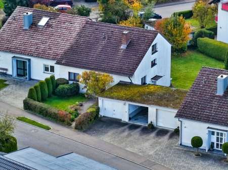 Hübsche Doppelhaushälfte mit zwei Garagen - Doppelhaushälfte in 88630 Pfullendorf mit 120m² kaufen