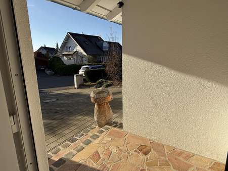 Überdachter Eingangsbereich Überdachter Eingangsbereich - Einfamilienhaus in 88639 Wald mit 125m² kaufen