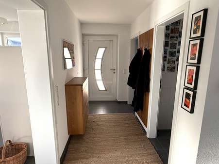 Heller Flur mit Garderobe Heller Flur mit Garderobe - Einfamilienhaus in 88639 Wald mit 125m² kaufen