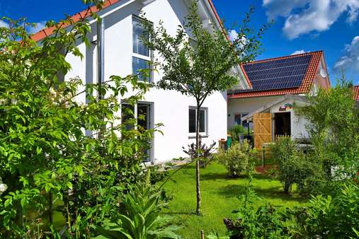 Sommer-Impressionen vom Garten Sommer-Impressionen vom Garten - Einfamilienhaus in 88639 Wald mit 125m² kaufen