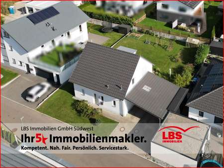 Eingangsbereich mit Carport Eingangsbereich mit Carport - Einfamilienhaus in 88630 Pfullendorf mit 130m² kaufen