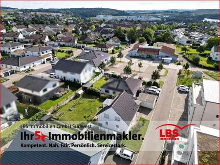 Schöne Stadtrandlage, großer Garten, perkekt für eine Familie Schöne Stadtrandlage, großer Garten, perkekt für eine Familie - Einfamilienhaus in 88630 Pfullendorf mit 130m² kaufen