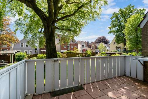 Terrasse mit Blick auf den Garten - Reihenmittelhaus in 28757 Bremen mit 105m² kaufen