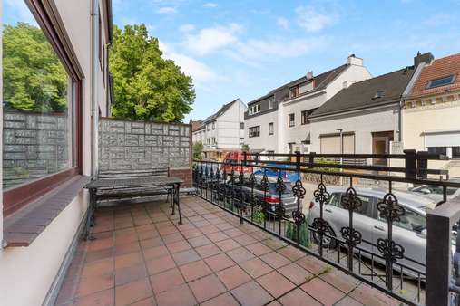 Vordere Terrasse - Reihenmittelhaus in 28217 Bremen mit 93m² kaufen
