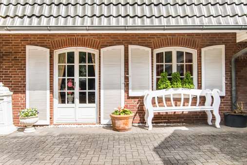 Außenansicht - Einfamilienhaus in 28355 Bremen mit 330m² kaufen