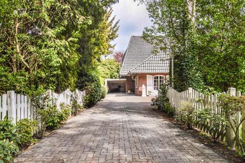 Zufahrt - Einfamilienhaus in 28355 Bremen mit 330m² kaufen