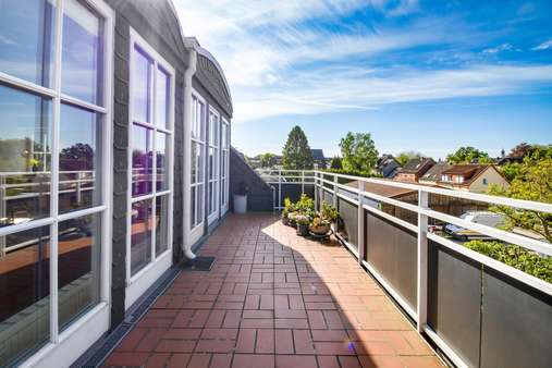 Terrasse im 2. Obergeschoss Terrasse im 2. Obergeschoss - Etagenwohnung in 28213 Bremen mit 129m² kaufen