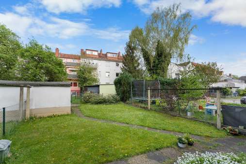 Blick in den Garten - Mehrfamilienhaus in 28201 Bremen mit 148m² kaufen