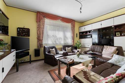 Wohnzimmer im EG - Mehrfamilienhaus in 28201 Bremen mit 148m² kaufen
