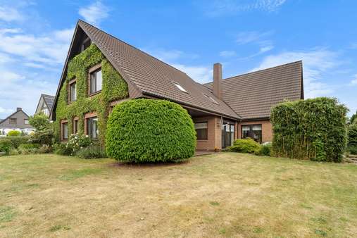 Außenansicht Außenansicht - Zweifamilienhaus in 28790 Schwanewede mit 308m² kaufen