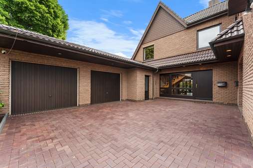 Eingangsbereich Eingangsbereich - Zweifamilienhaus in 28790 Schwanewede mit 308m² kaufen