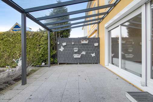 Überdachte Terrasse - Reihenmittelhaus in 28279 Bremen mit 124m² kaufen