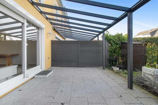 Überdachte Terrasse - Reihenmittelhaus in 28279 Bremen mit 124m² kaufen